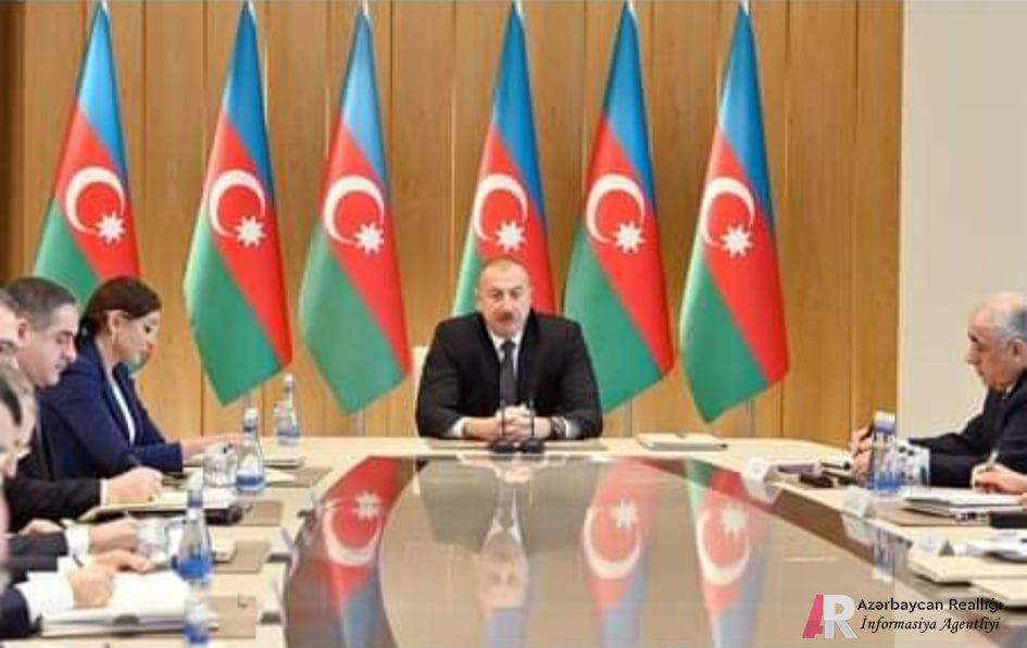 Prezident İlham Əliyev hakimiyyəti partiyasızlaşdırır
