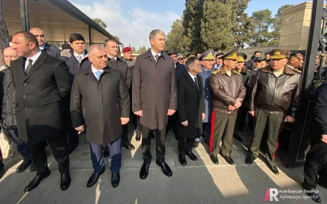 Nazirlər Orxan Əsgərovun dəfnində - FOTO