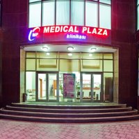 Şok: Baku Medical Plazada uşağı öldürdülər, cəsədini 10 min manat satırlar - VİDEO