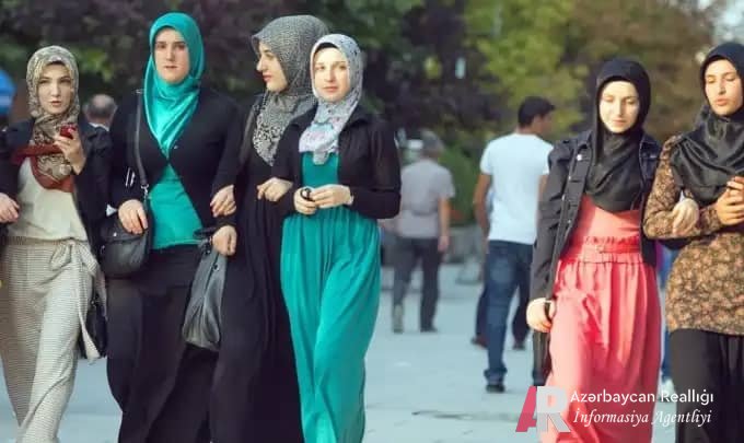 İlahiyyatçı Rövşən Əhmədzadə yazır: EY HİCAB!
