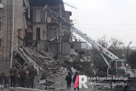 Gəncədə yaşayış binasında partlayış olub, ölən və yaralananlar var- FOTOLAR