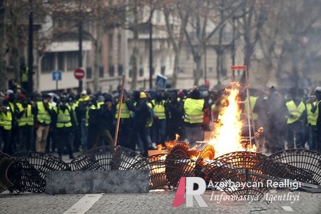 Bu qış Avropada çox isti olacaq: Parisdə sarı jiletlilərin üsyanında saxlanılanların sayı 1700-ü ötdü