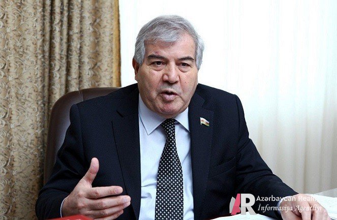 Xalq şairi Sabir Rüstəmxanlı: "indi o səhnəni xəyalımda canlandırıb utanıram"