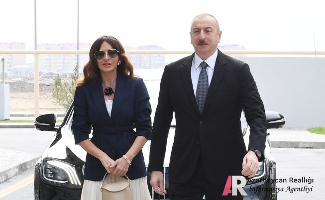İlham Əliyev və Mehriban Əliyeva Hövsan yaşayış kompleksinin açılışında iştirak edib