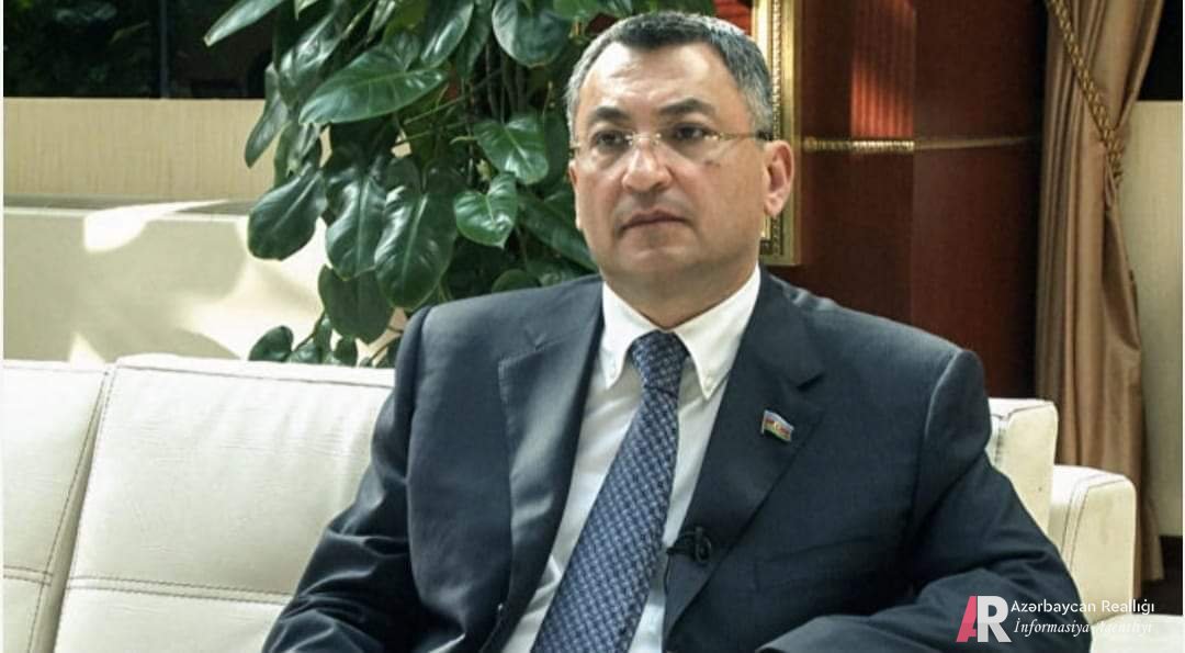 Əli Həsənovun “atasına rəhmət oxutdurur…” – İTTİHAM