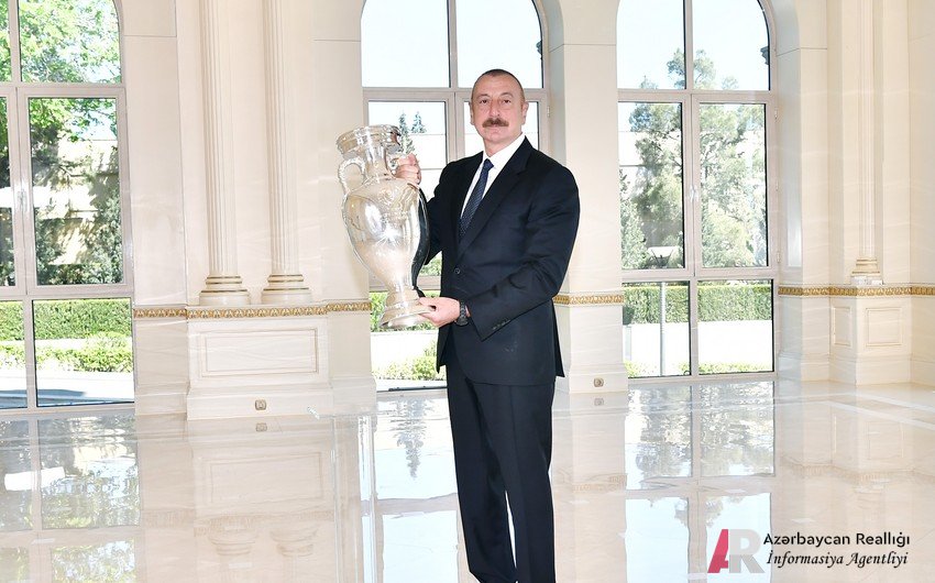 AVRO-2020-nin kuboku Prezident İlham Əliyevə təqdim olunub - FOTOLAR