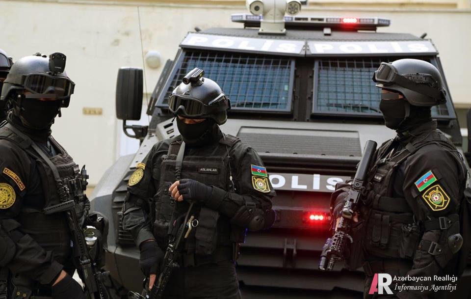 SON DƏQİQƏ! Polis xüsusi əməliyyat keçirdi, silahlı şəxslər saxlandı - FOTO və VİDEO