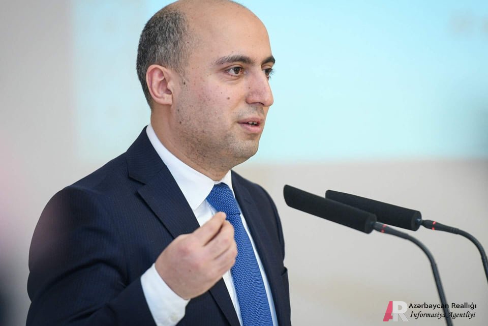 Əmrullayevin menyusuna daha bir TƏHSİL BƏLASI
