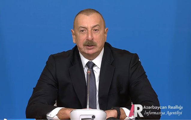 Prezident iclasda çıxış etdi - FOTOLAR